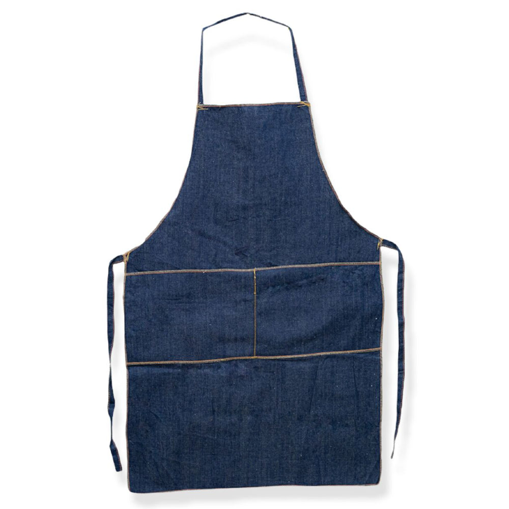 MANDIL DE MEZCLILLA CON BOLSAS.